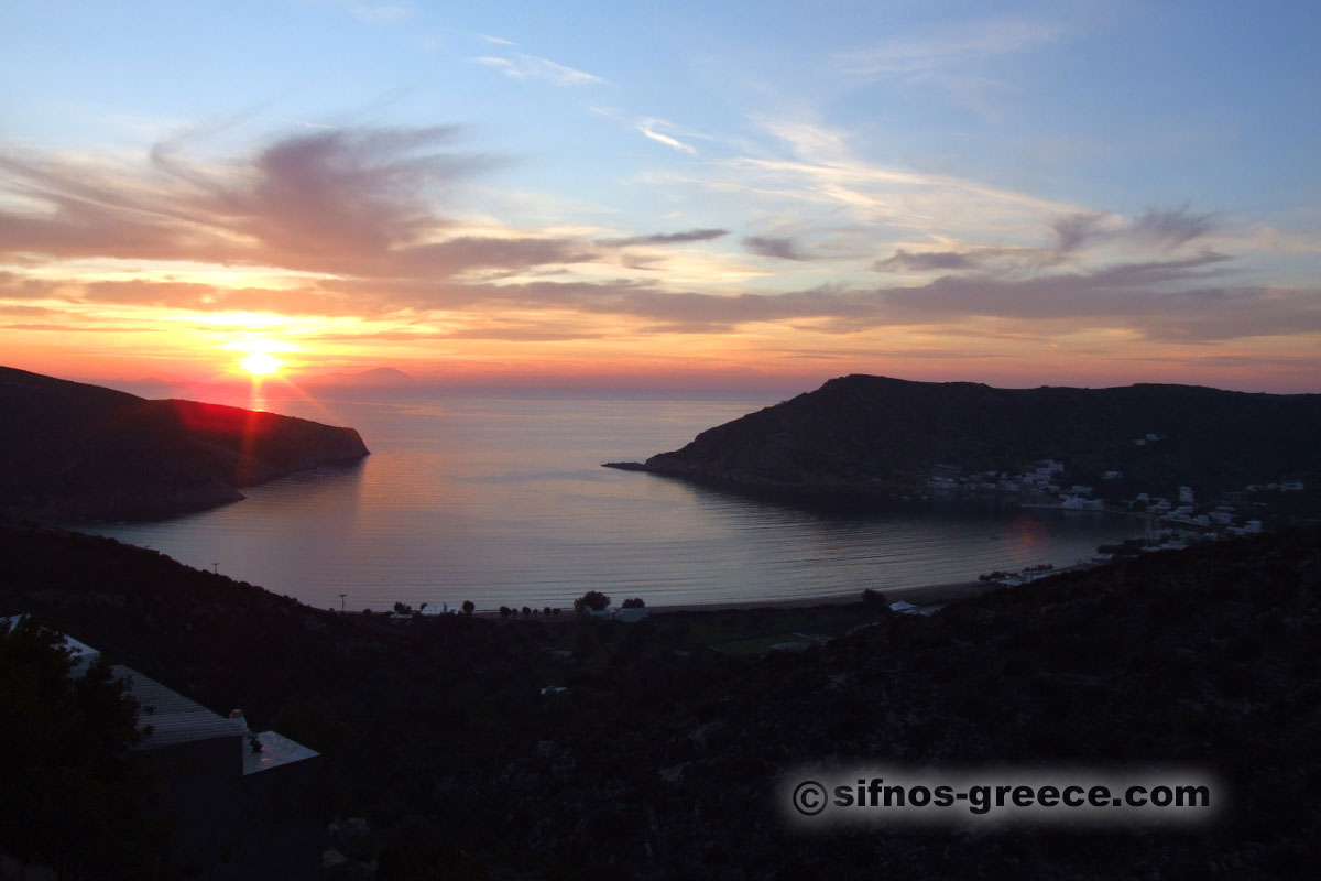 Solen går ner på Vathí