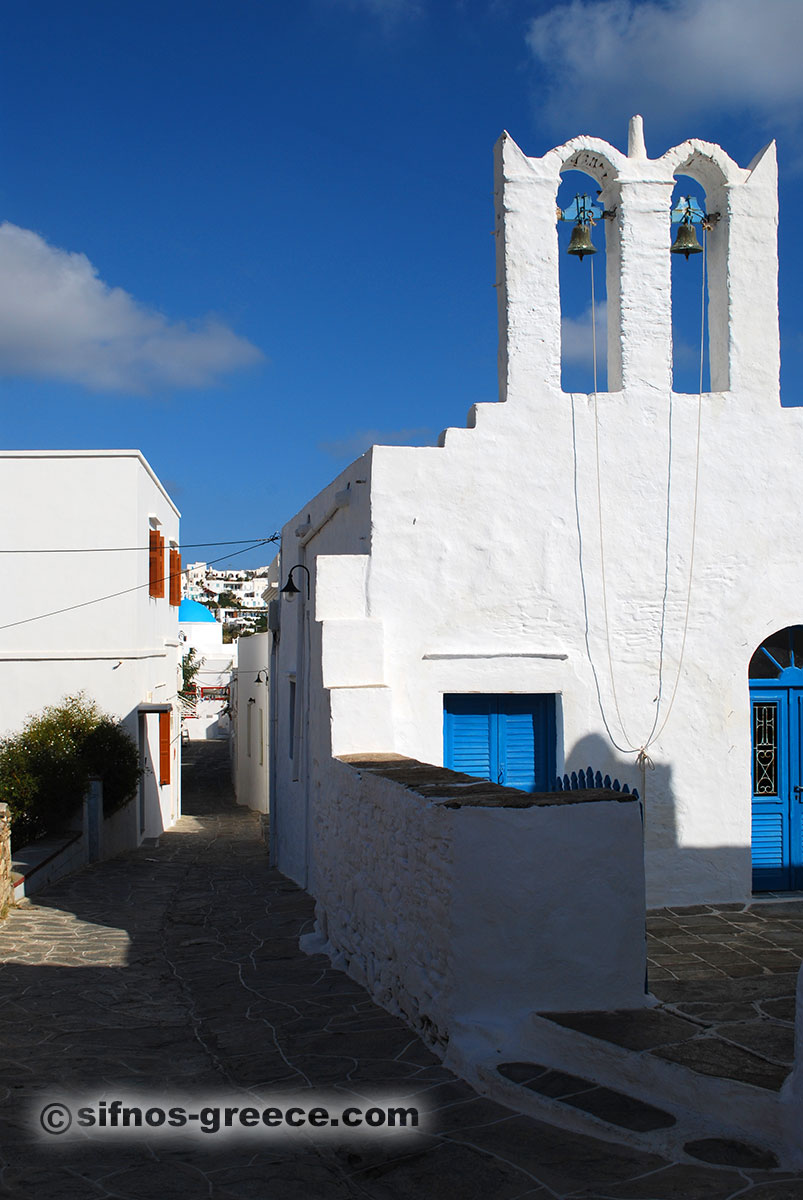 Promenader i Apollonia på Sifnos